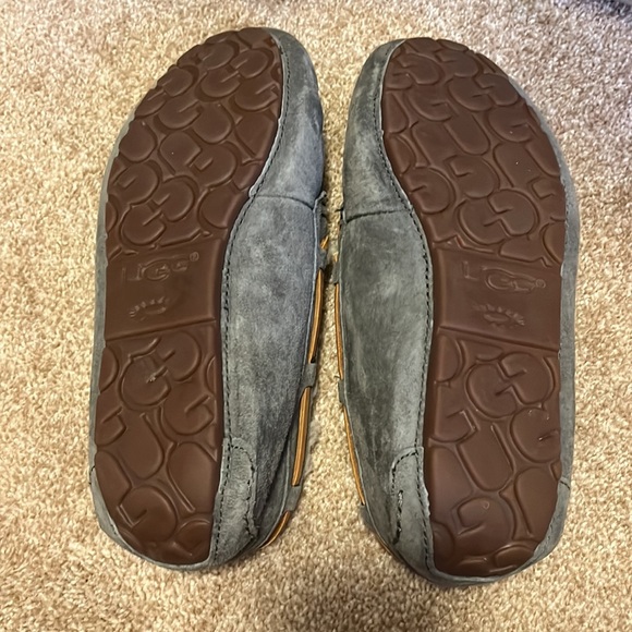 UGG Dakota Moccasins - Picture 3 of 5